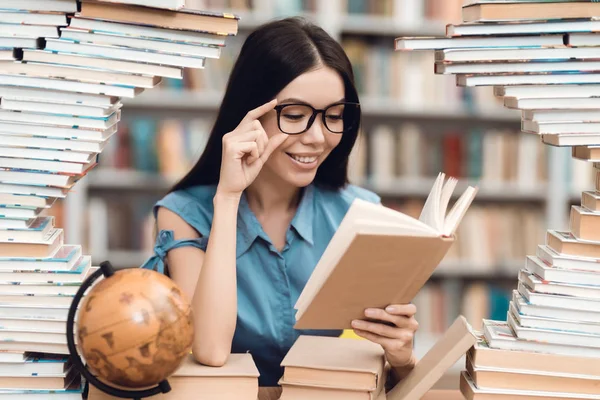 Ethnic Asian Girl Glasses Sitting Table Surrounded Books Library — Stock Photo, Image