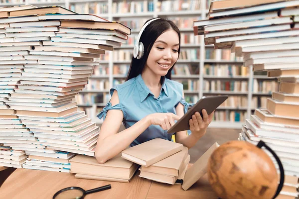 Ethnic Asian Girl Sitting Table Surrounded Books Library Using Tablet — Stock Photo, Image