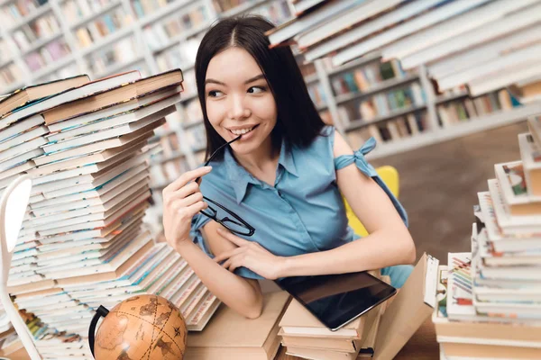 Ethnic Asian Girl Sitting Table Surrounded Books Library Using Tablet — Stock Photo, Image