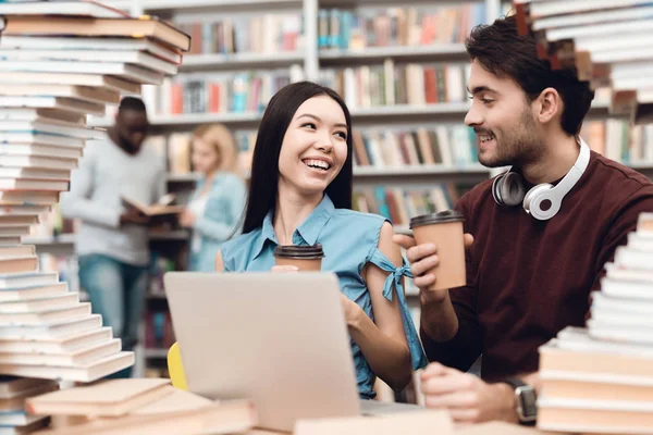 Ethnic Asian Girl White Guy Sitting Table Surrounded Books Library — Stock Photo, Image