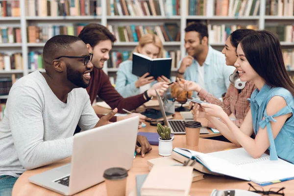 Group Ethnic Multicultural Students Sitting Studying Table Library — Stock Photo, Image