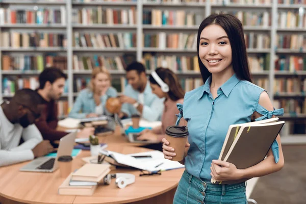 Group Ethnic Multicultural Students Sitting Table Library Asian Girl Notes — Stock Photo, Image