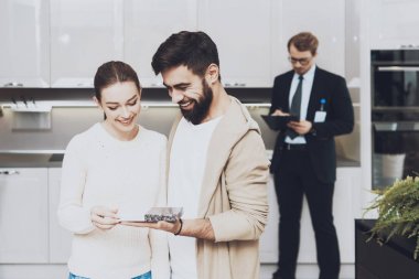 Arka planda Yöneticisi ile birkaç farklı malzemeler mutfakta seçme istemcileri depolamak