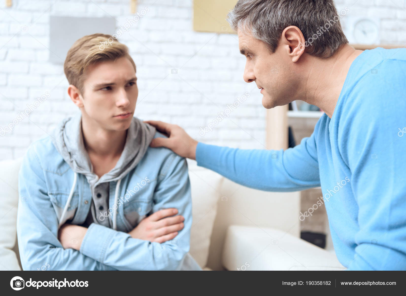 сын ничего не рассказывает. запись в дневнике ваш сын ничего не знает. ваш сын ничего не знает поэтому я его и отправил. запись в дневнике ваш сын ничего не знает поэтому я. родители и дети.