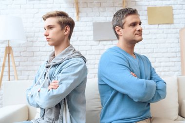 Baba ve oğul Birbirinizle konuşmak reddediyor