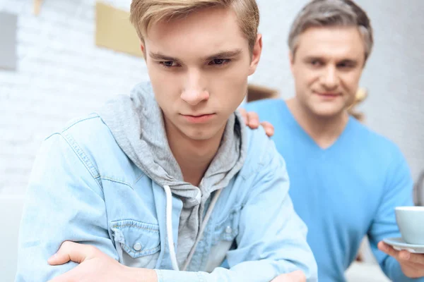 Father Trying Talking Son Teenager Refuse Listening — Stock Photo, Image