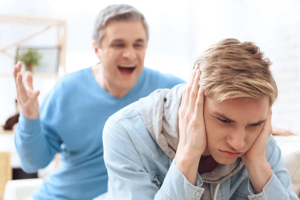 Father Trying Talking Son Teenager Refuse Listening — Stock Photo, Image