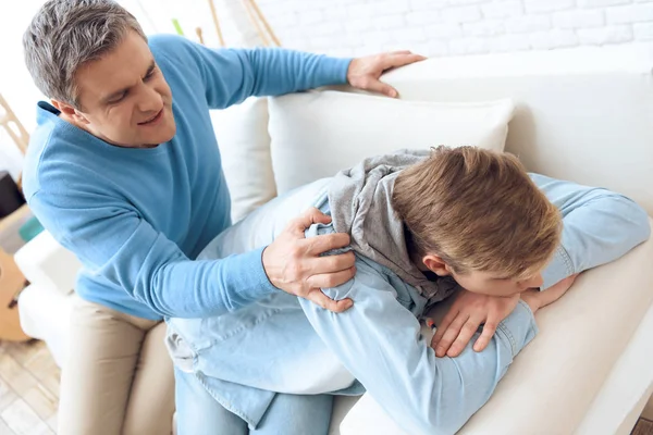 Padre Tratando Hablar Con Hijo Pero Adolescente Niegan Escuchar — Foto de Stock