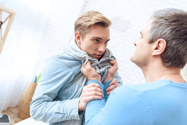 Padre Intimidando Adolescente Problemático Durante Pelea — Foto de Stock