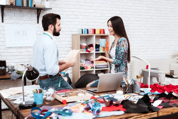 Two Designers Discussing Working Moments Tailor Shop — Stock Photo, Image
