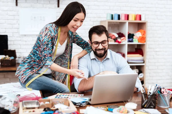 Two Designers Discussing Working Moments Tailor Shop — Stock Photo, Image