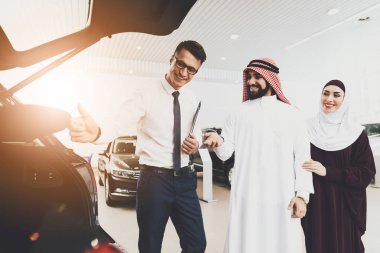 Satıcı yardımcı Arapça çifte araba bayilik için yeni otomatik seçimi