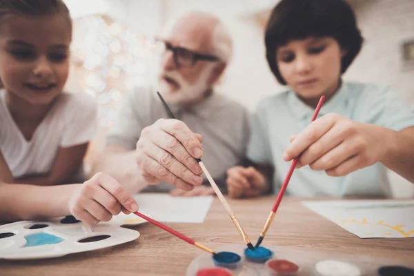 Großvater Enkel Und Enkelin Zeichnen Hause — Stockfoto