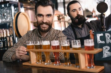 Taze bira zanaat bira fabrikası kalitesini kontrol Brewer