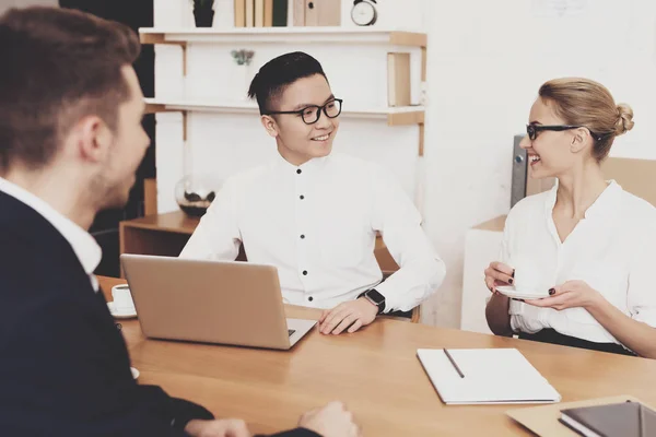 Director Woman Blouse Skirt Coworkers Looking Laptop Job Interview — Stock Photo, Image