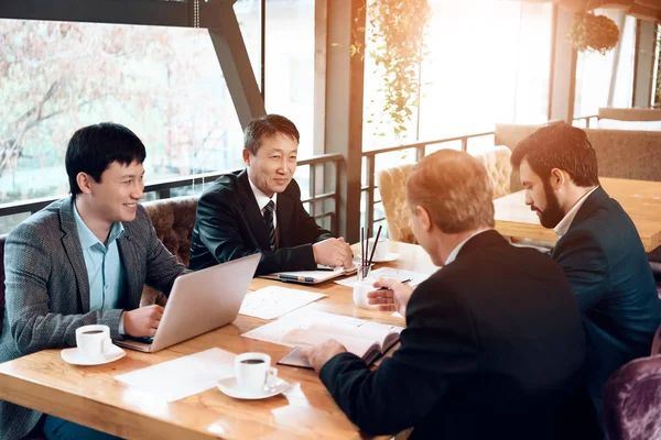 Encuentro Con Empresarios Chinos Trajes Restaurante — Foto de Stock