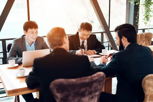 Encuentro Con Empresarios Chinos Trajes Restaurante — Foto de Stock