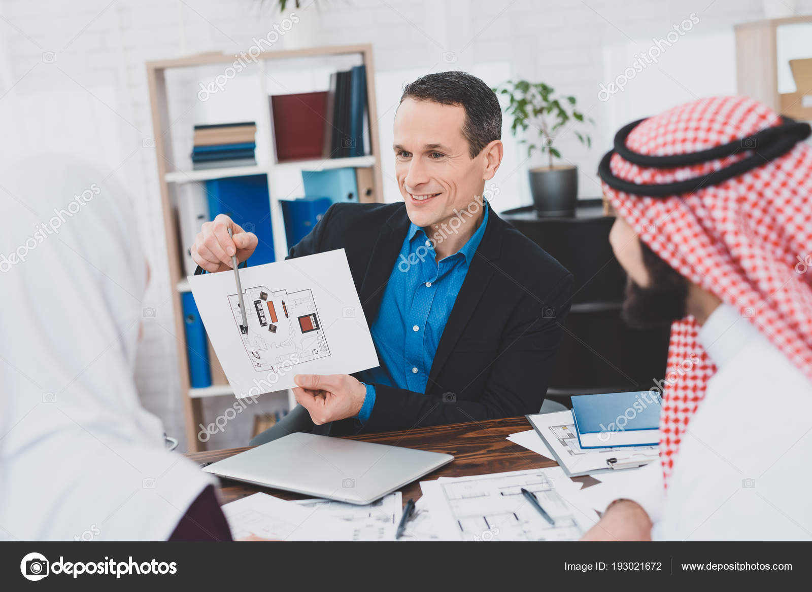 Realtor Showing House Plan Arab Couple Real Estate Agency — Stock Photo