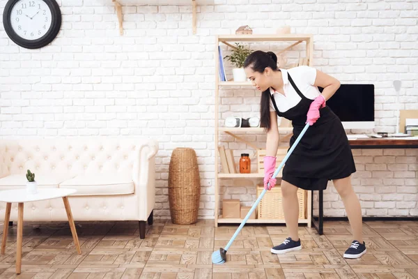 Young Asian Maid Sweeping Room — Stock Photo, Image