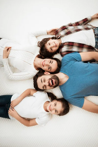 yumuşak yatak ortopedik mobilya mağaza seçiminde aile