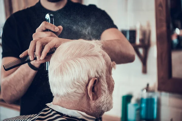 Hairdresser Starting Making Haircut Barbershop — Stock Photo, Image