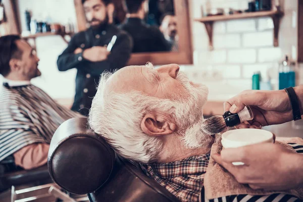 Hairdresser Starting Shaving While Colleague Communicating His Client — Stock Photo, Image