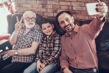Selfie smartphone yapma berber dükkanı olan istemcileri