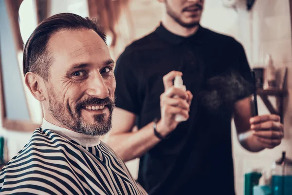 Hairdresser Starting Making Haircut Barbershop — Stock Photo, Image