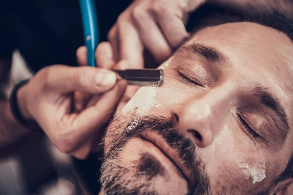 Barber Shaving Beard Client Razor — Stock Photo, Image