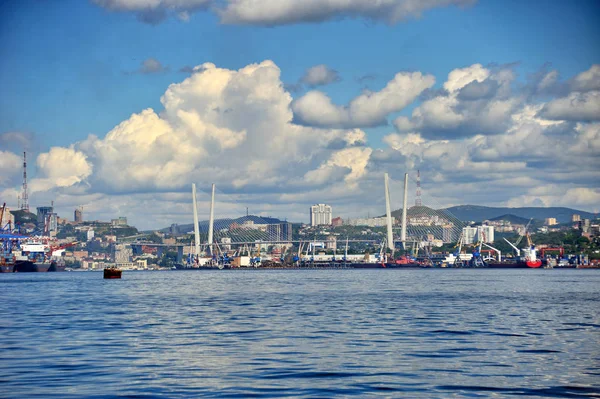 Vladivostok bağlantı noktası şehir Stok Resim