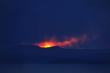 güzel gün batımı arka plan, deniz üzerinde koyu mavi günbatımı, 