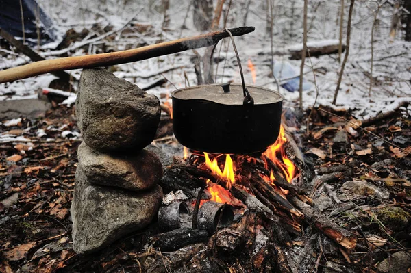 Casserole Bouillante Dessus Feu Cuisine Repas Touristique Sur Feu Photos De Stock Libres De Droits