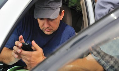 Navigator izlerken erkek ve hedef hakkında tartışmak