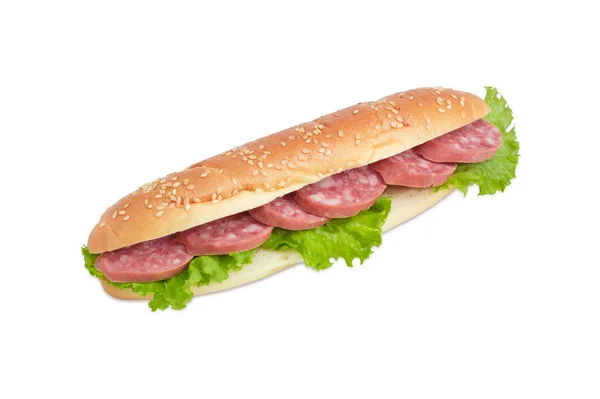 Бутерброди з булочкою, ковбасою та салатом на світлому фоні — стокове фото