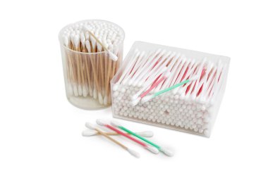 Farklı pamuk temizleme bezi iki dikdörtgen ve yuvarlak plastik konteyner