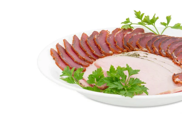 スライスされた干し豚ヒレ肉と生ハムの皿の破片 — ストック写真
