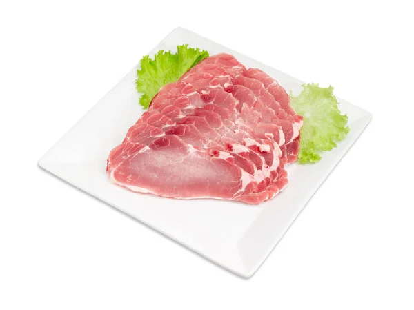 Felii de carne de porc refrigerată cu salată verde pe vase albe — Fotografie, imagine de stoc