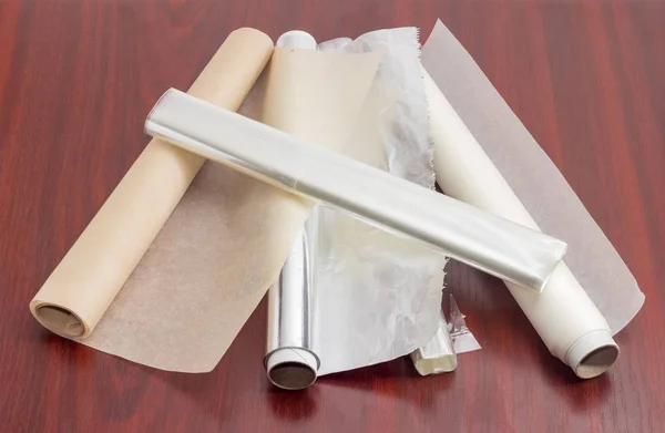 Parchment paper, oven bags and aluminum foil for household use — Stock Photo, Image