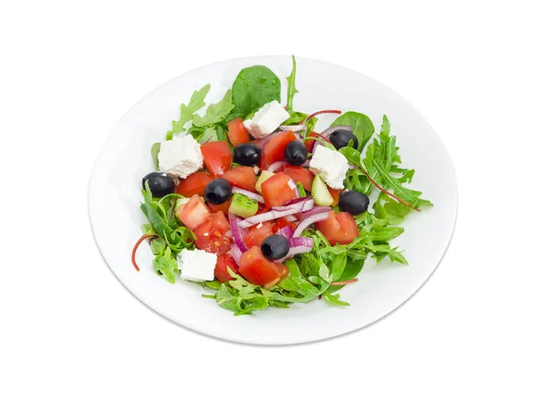 白い皿のギリシャ風サラダ — ストック写真