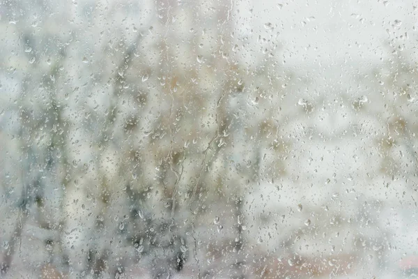 Vitre de fenêtre pendant une pluie — Photo