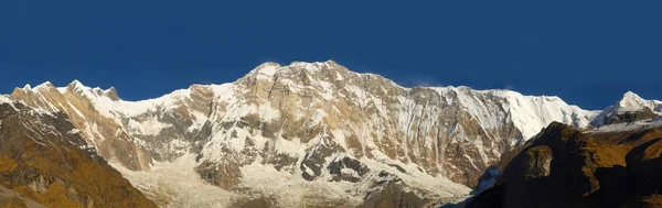 Panorama över södra ansiktet av Annapurna I berg — Stockfoto