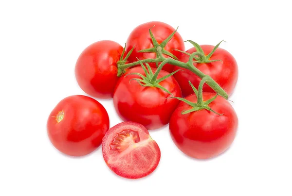 Tomates rouges mûres entières, à moitié et ramifiées gros plan — Photo
