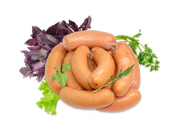 Pilha das salsichas não cozidas e vários verdes — Fotografia de Stock
