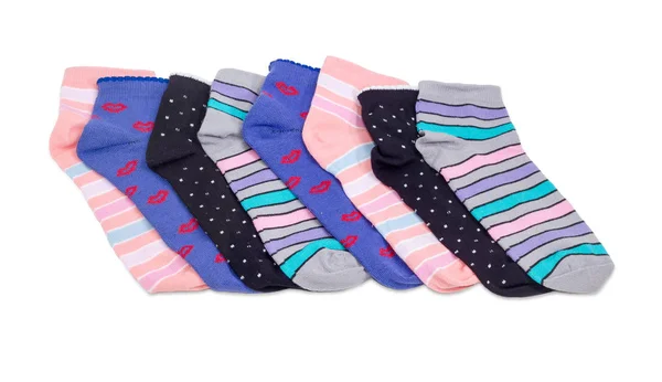 Plusieurs chaussettes différentes pour femmes disposées d'affilée — Photo