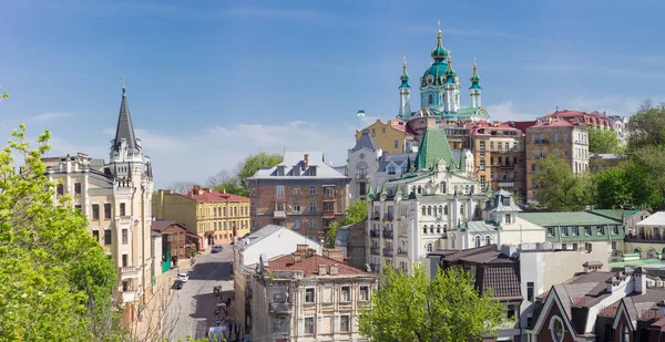 Panorama del descenso de Andrés en primavera en Kiev —  Fotos de Stock