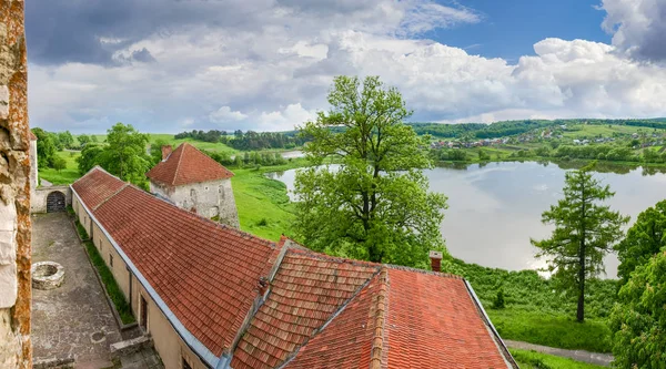 Вигляд з ілюмінатора Свіржський замок, Україна — стокове фото