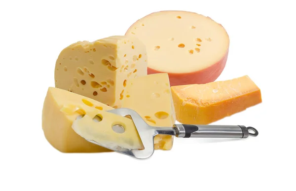 Peynir dilimleyici karşı çeşitli peynirler — Stok fotoğraf