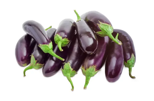 Verse paarse aubergines op een lichte achtergrond — Stockfoto