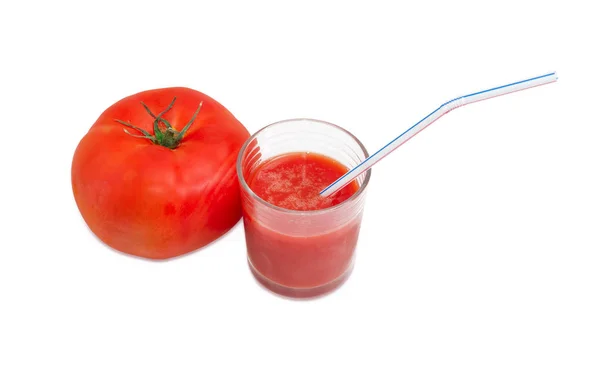 Tomate und Glas Tomatensaft mit Trinkhalm — Stockfoto