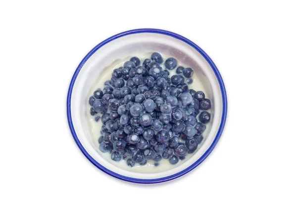 Bovenaanzicht van de blauwe bosbes dessert met gezoete gecondenseerde melk — Stockfoto